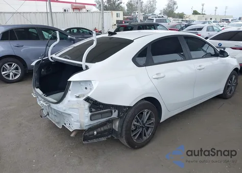 2024 Kia Forte Lxs z USA, uszkodzony, nr VIN 3KPF24AD0RE774623